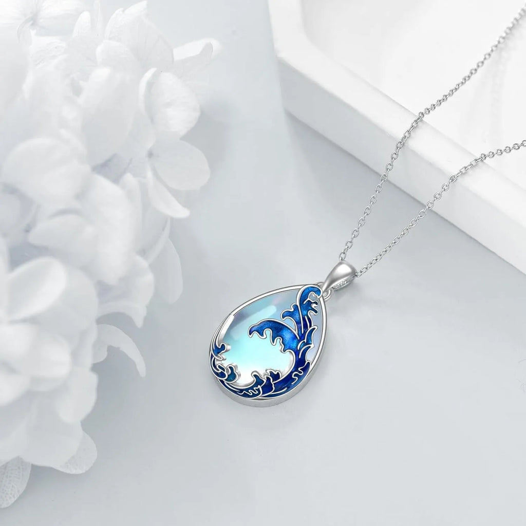 Blue heart-shaped moonstone pendant on alloy women's necklace