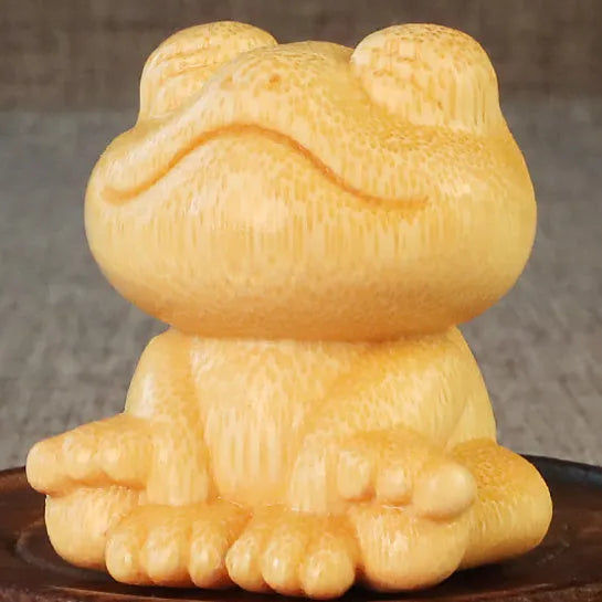 Solid bamboo smiling frog carving ornament measuring 5cm height for decorative gifts