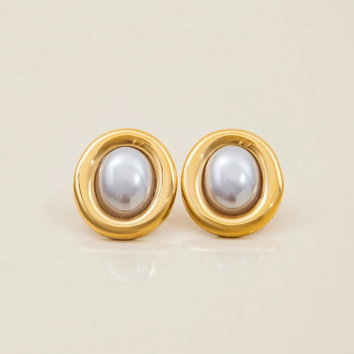 Pair of stainless steel vintage pearl ear studs with electroplated finish for women