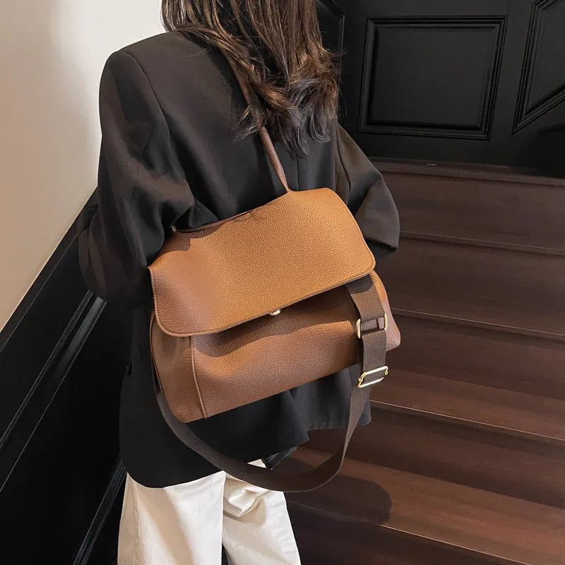 Horizontal square tote bag with double shoulder straps in five colour options