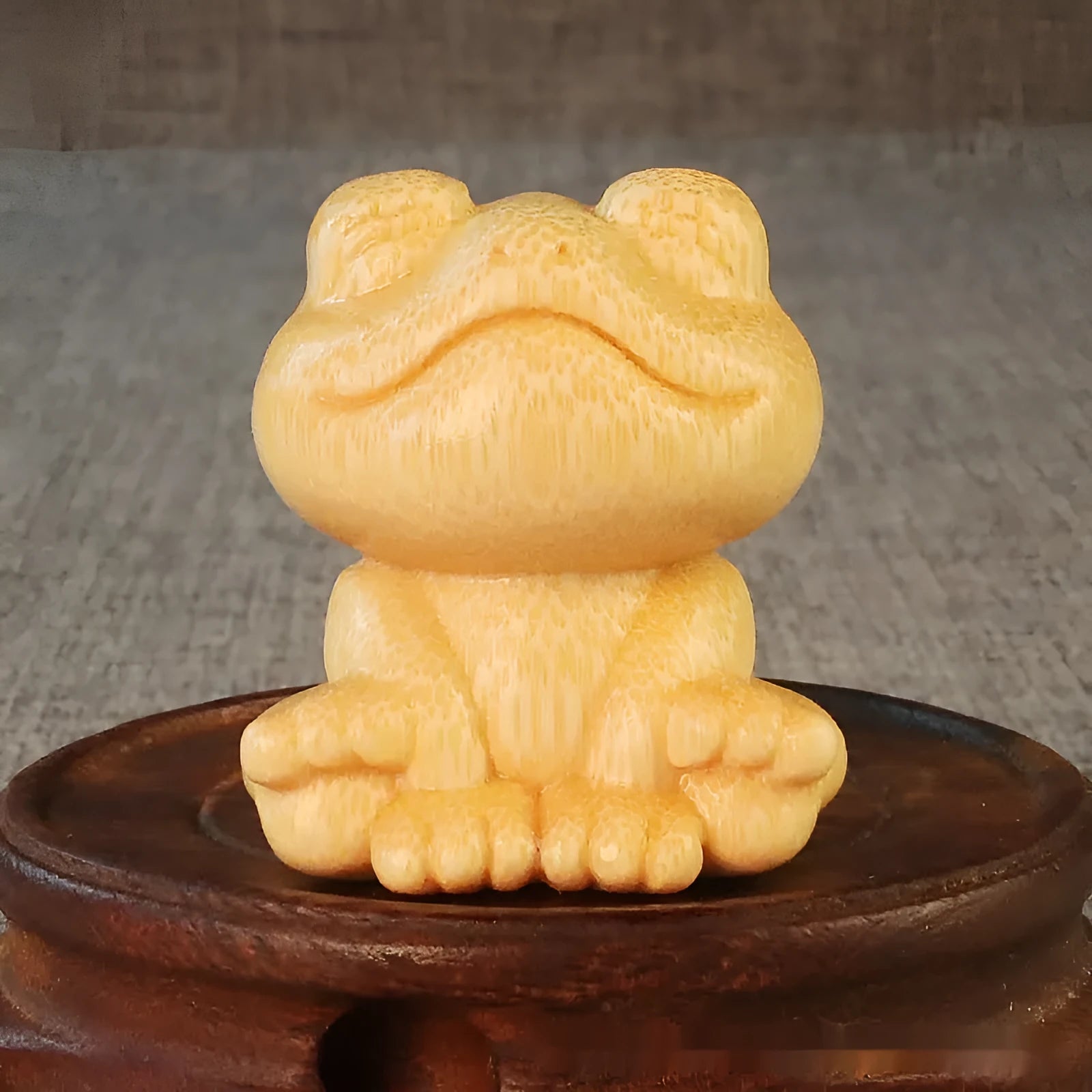 Solid bamboo smiling frog carving ornament measuring 5cm height for decorative gifts