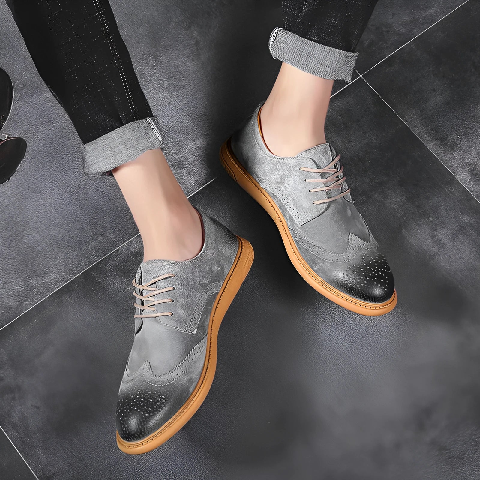 Men's black retro lace-up low-top business formal leather shoes with a rubber sole.