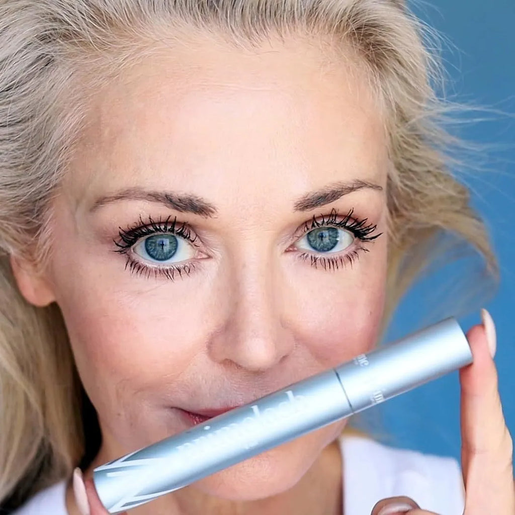 Eye black makeup compact with built-in brush applicator for eyebrows and eyelashes