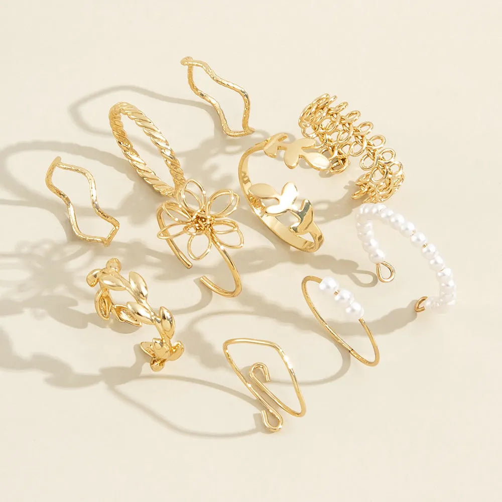 Openwork floral pattern ring set in glossy gold colour with alloy construction