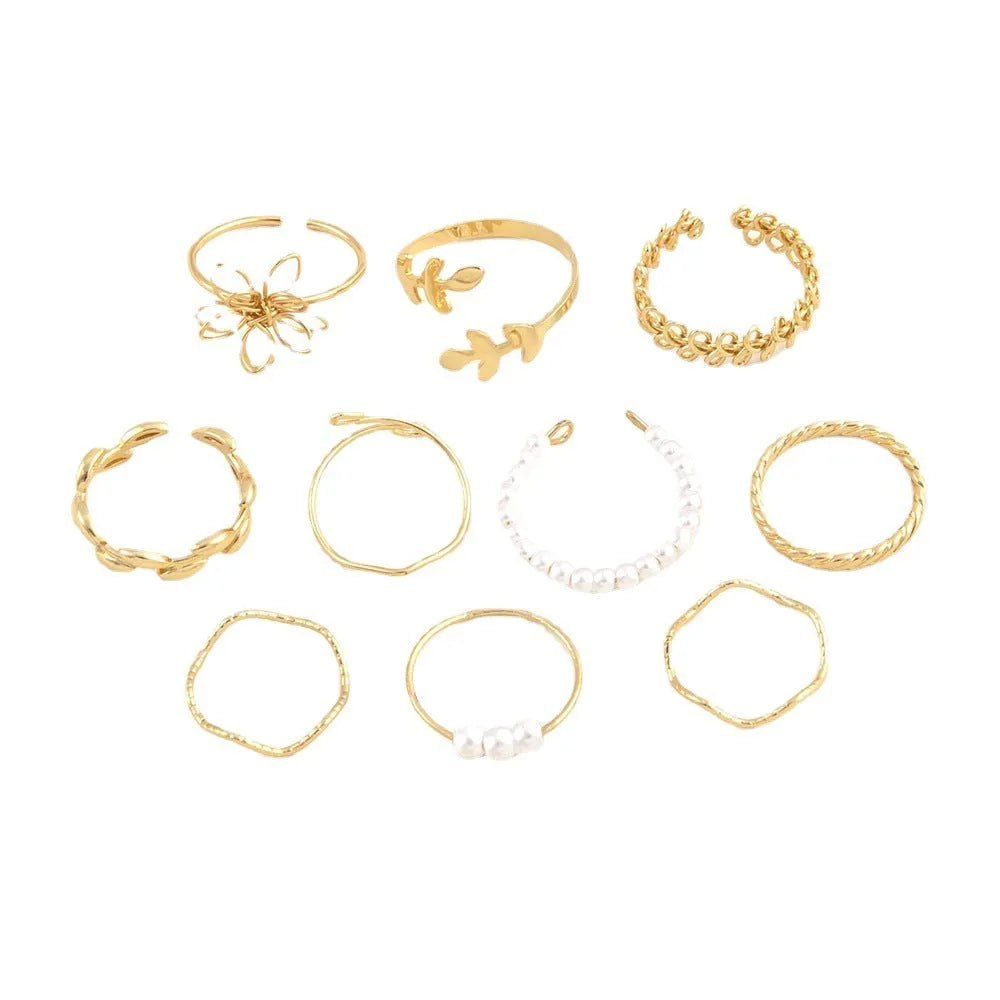 Openwork floral pattern ring set in glossy gold colour with alloy construction