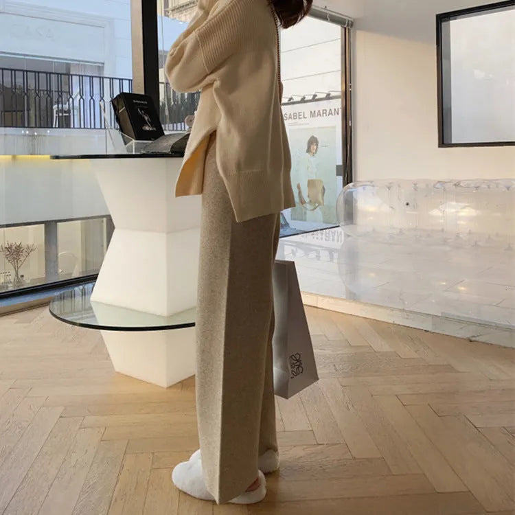 Women's high waist wide-leg knitted trousers in cream white with straight-leg cut and drooping mopping style
