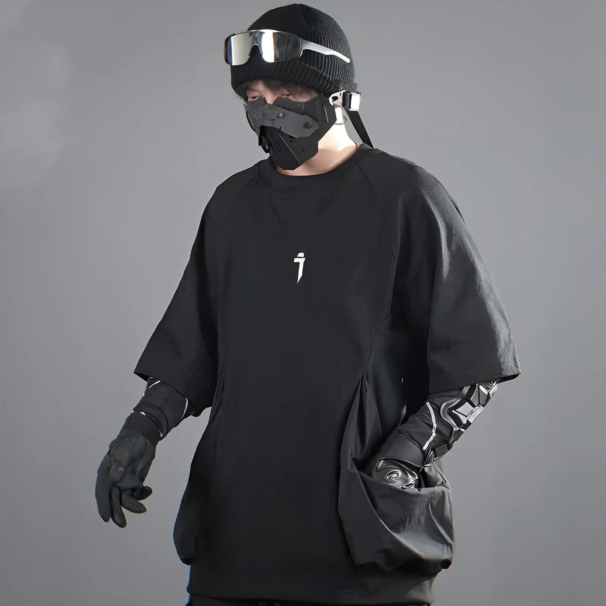 Men's loose casual cotton T-shirt with big pockets in black or grey colour options