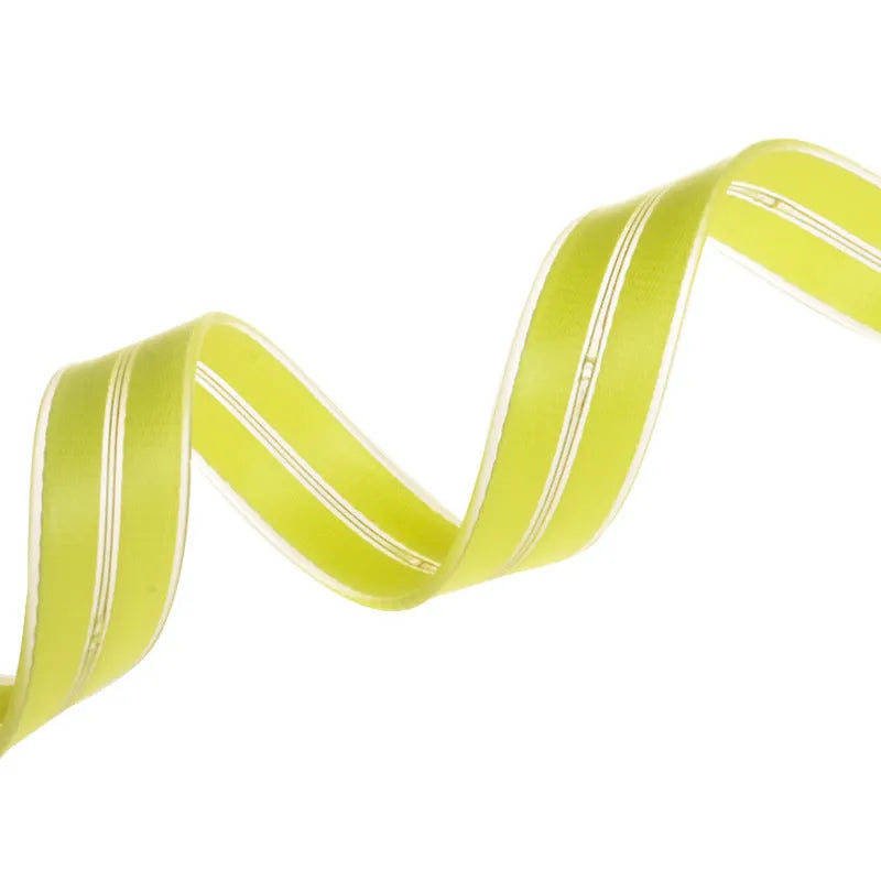 PVC luminous dog lead in fluorescent green, showing clip and handle, 25cm wide.