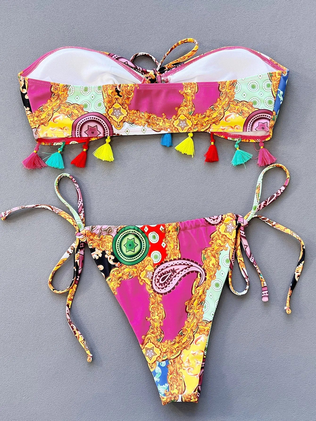Women's separated printing pattern tube top bikini set for swimming.